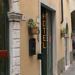 ホテル Modena Old Town マルチェージネ