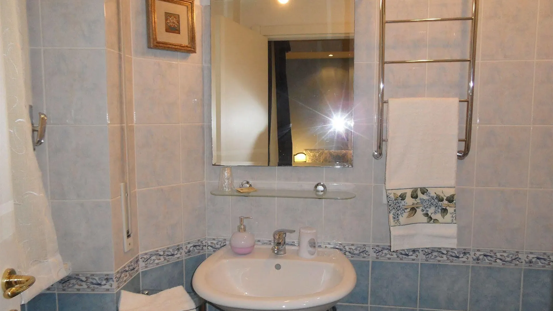 Hotel Il Rosso E Il Blu Rom 2*,
