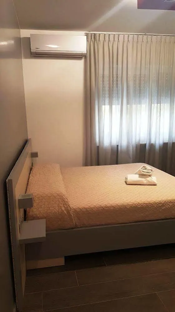 Il Rosso E Il Blu Hotel Rome 2*,